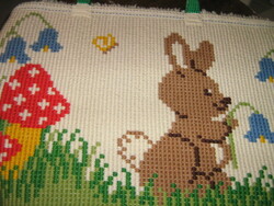 Bájos húsvéti suba faliszőnyeg