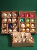 Sok karácsonyfadísz