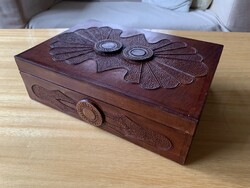 Dekoratív bőr borítású fa doboz