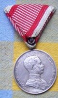 Ferenc József Nagyezüst   Vitézségi kitüntetés hadiszalaggal Peremben jelzett  T1
