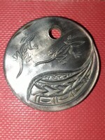 Cook-Szigetek-i kagyló amulett medál - Gőte/Gyík/Szalamandra