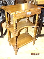 19.SZÁZADI  FELÚJÍTOTT FIÓKOS ÁLLÓPOLC VARRÓ LERAKÓ ASZTALKA LAPTOP ÚJSÁG TARTÓ ÁLLVÁNY POSZTAMENSTA