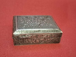 Francia HOUBIGANT – kézi vésésű ezüst púderes doboz rúzstartóval (1915–1930)