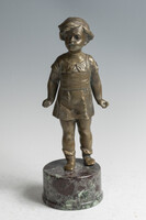 Bronz gyermek figura márvány talapzaton (25-0320)