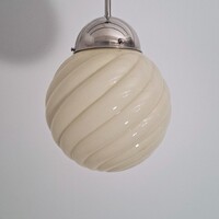 Art deco nikkelezett mennyezeti lámpa felújítva - krémszínű "csavart" gömb búra