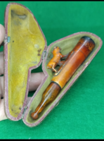 Vintage faragott  francia bulldog tajték szipka, borostyán csutorával eredeti dobozában 1920