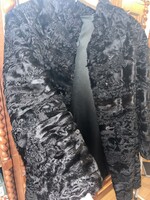 Asztrachán szőrme bunda