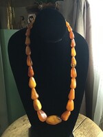 Gyönyörű antik körte csiszolású természetes borostyán nyaklánc