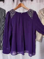 Szépséges lila muszlin alkalmi blúz strasszokkal díszítve