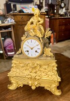 1820 körüli tűz arany felesütős francia asztali óra