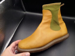 Camper (eredeti) női 37-es BTH: 24 cm csodaszép exkluzív félcsizma