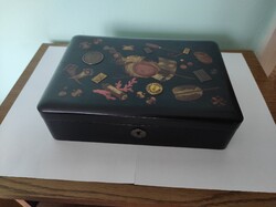 Keleti ékszeres ládika.