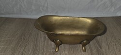 Kis sárgaréz fürdőkád