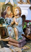 Antik, festett gipsz, nagy méretű térdeplő angyal szobor, figura