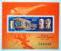 B129 / 1978 75 éves a motoros repülés blokk postatiszta