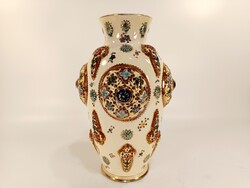FISCHER J. ANTIK PORCELÁN VÁZA ÁTTÖRT DÍSZÍTÉSEKKEL (JR017)