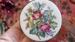 Retro púderes doboz , nagyon aprószemű gobelinnel , tükörrel , újszerű állapotban .