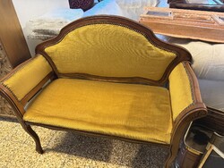 Bársony kis kanapé