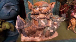 Nagyméretű ( 37 x 28 cm-es ) foo kutya kölykével . Nagyon látványos , sérülésmentes kerámia .