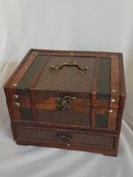 Retro, fából készült ékszertartó  gyönyörű ládika!