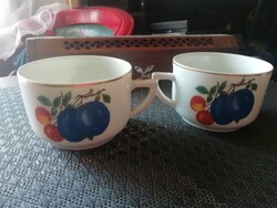 Porcelán teás csészék 2 db szilvás a képeken látható állapotban.Hihetetlen akciók aukciók hétvégére