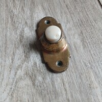 Réz ajtócsengő, műanyag nyomógombbal ()