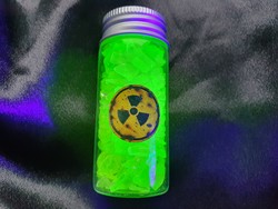 Csavaros fiola uránüveggel töltve