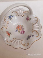 Gyönyörü porcelán kosárka asztaldisz