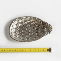 Ezüst ananász alakú kínálótá