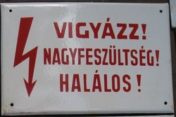 Vigyázz, nagyfeszültség, halálos! - zománctábla