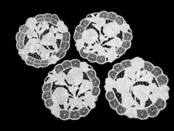 Fényes Fehér Kalocsai mintával hímzett riselt terítő, 18 cm darabra!