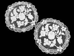 Fehér Kalocsai mintával hímzett riselt terítő, 30 cm darabra!