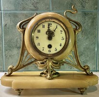 Art Nouveau kandalló óra 1907 jelzéssel Lenzkirch AG (Aktiengesellschaft). képeken látható állapotba