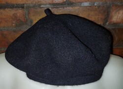 Fekete gyapjú női svájci sapka