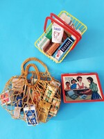 JÁTÉKBOLTBA VALÓ RÉGI ÁRUK ÉS PÉNZKAZETTA