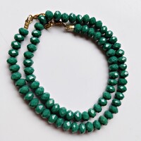 Fazettált ásvány vagy üveg gyöngyös nyaklánc