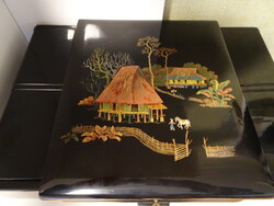 Japán fekete lakkozott kézi festésű pipere doboz.