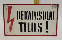 "Bekapcsolni tilos !" festett figyelmeztető fémtábla (3674)