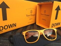 2 ritka Veuve Clicquot Express Box kartondoboz + 1 Veuve Clicquot napszemüveg