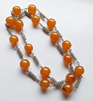 Hosszú borostyánköves nyaklánc