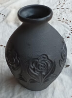 Fekete kerámia váza