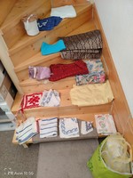 Eladó egy doboz régi textília