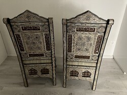 Kézzel intarziázott szír gyöngyház‑berakásos székkészlet (2 db)