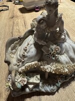 Rokokó stílusú anya–gyermek porcelánfigura