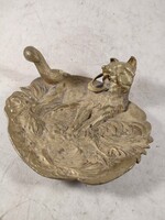Antik tömör réz kutyás figurás kínáló 257