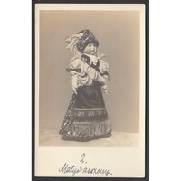 Magyarország,Matyó asszony - Népviseletbe öltöztetett baba 1931