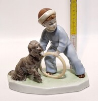 Zsolnay karikás fiú kutyával, Sinkó porcelán figura