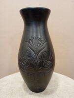 Fekete szìnű váza