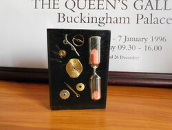 Retro, plexibe zárt homokóra