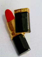 Ritka lelet,   Lancôme vörös rúzs promóciós  kitűző    707.